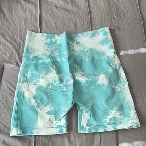 BRAND NEW SCRUNCH BUTT SHORTS